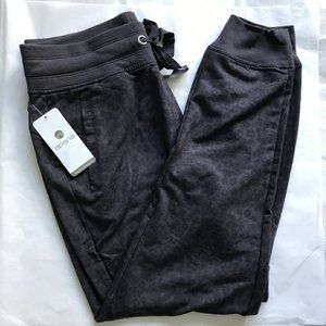 Apana Women Active Pants    Pockets Size : M